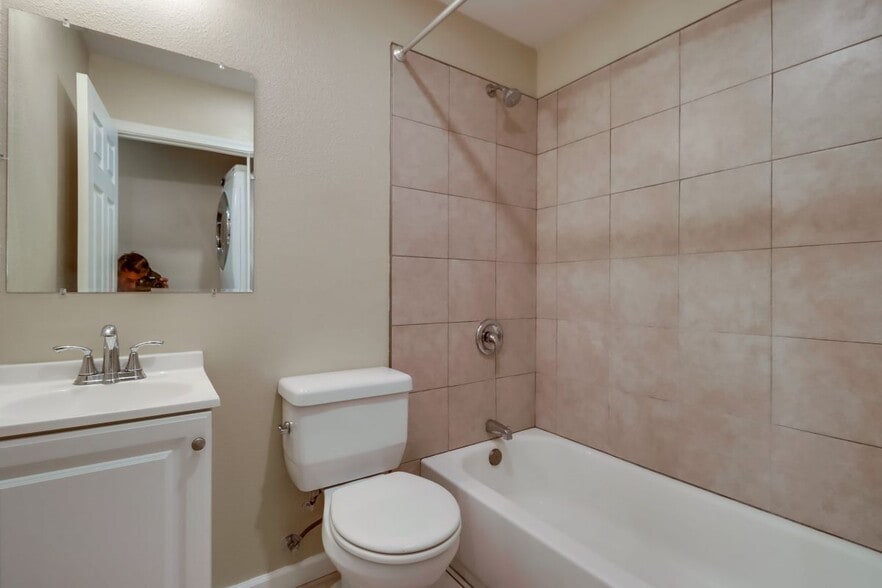 Building Photo - 3202 S Barcelona St