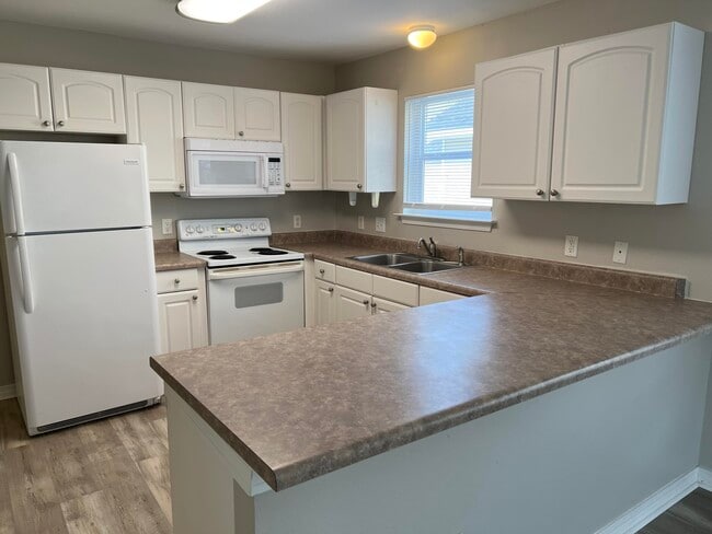 Building Photo - 9 Lantana Ct