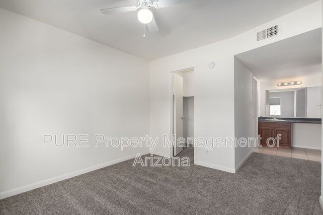 Building Photo - 5995 N 78th St