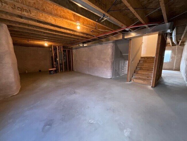Building Photo - 3 bedroom 2 1/2 bath townhome