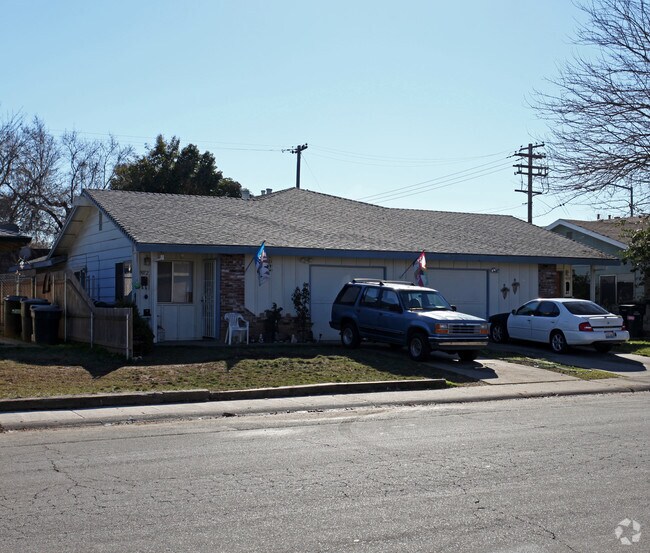 Building Photo - 9070-9072 Salmon Falls Dr