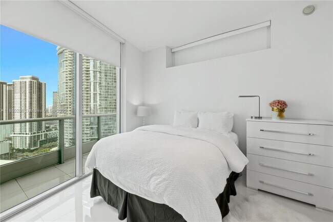 Building Photo - 900 Biscayne Blvd