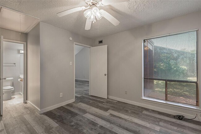 Building Photo - 78 Westwood Dr W