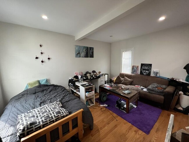 Building Photo - 4 bedroom in Somerville MA 02144