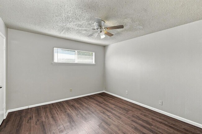 Building Photo - 2319 Greenfield Pkwy