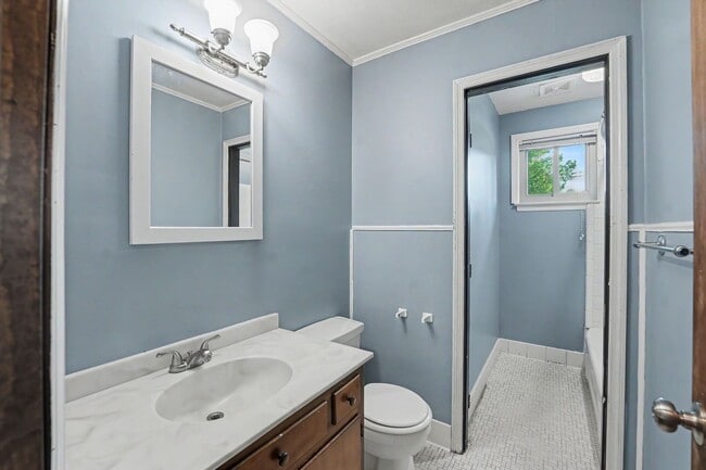 Building Photo - 18 Silverstone Cir