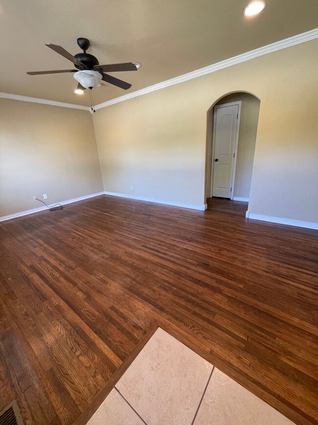 Building Photo - 2 bedroom House near Downtown BA