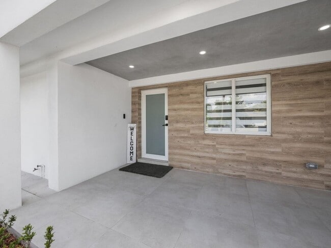 Building Photo - 520 NE 135th St