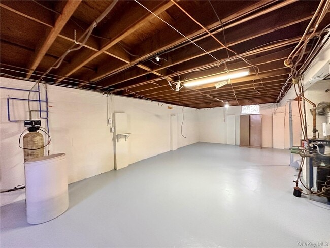 Building Photo - 10 Smith St