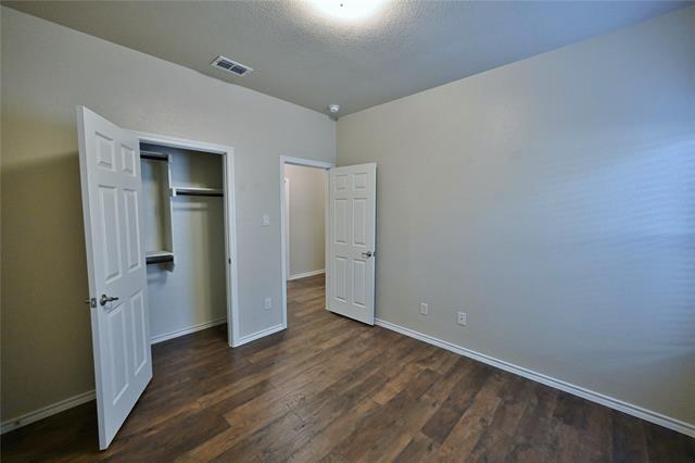 Building Photo - 916 Iona Dr
