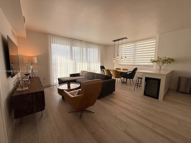 Building Photo - 121 NE 34th St