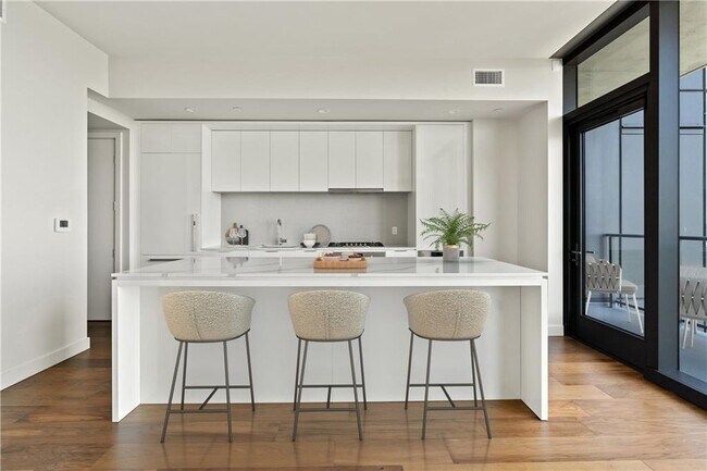 Building Photo - 44 East Ave