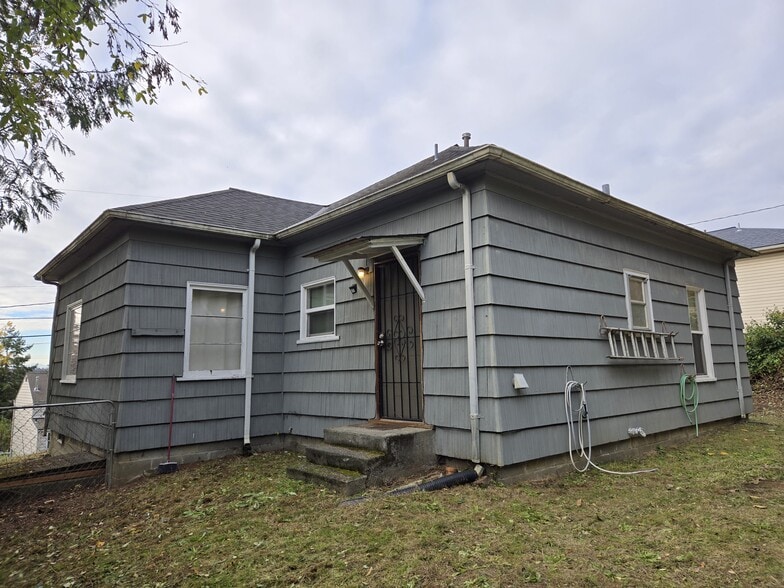 Building Photo - 6434 23rd Ave S