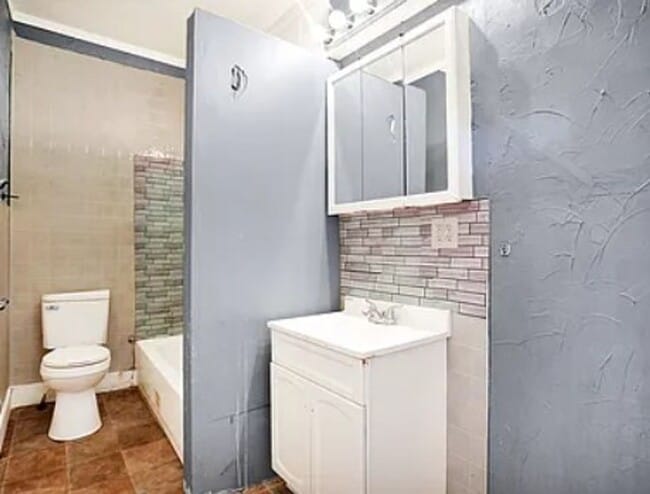 Building Photo - 423 N Webster St