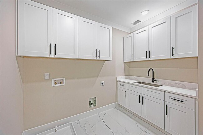 Building Photo - 83 Deer Cyn Dr