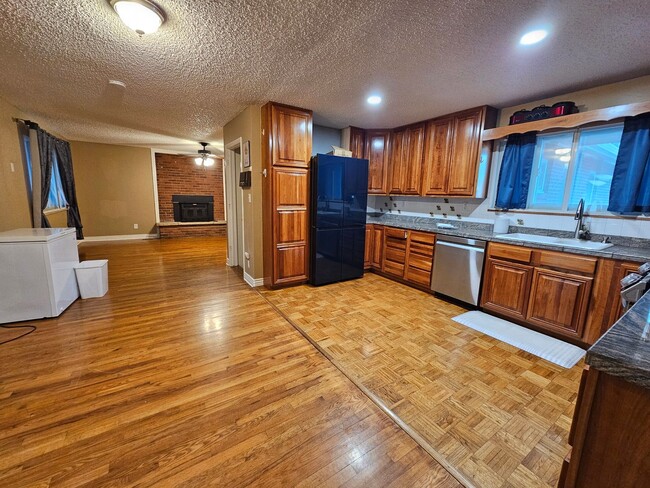 Building Photo - 4-Bedroom Home with In-Ground Pool, Solar ...