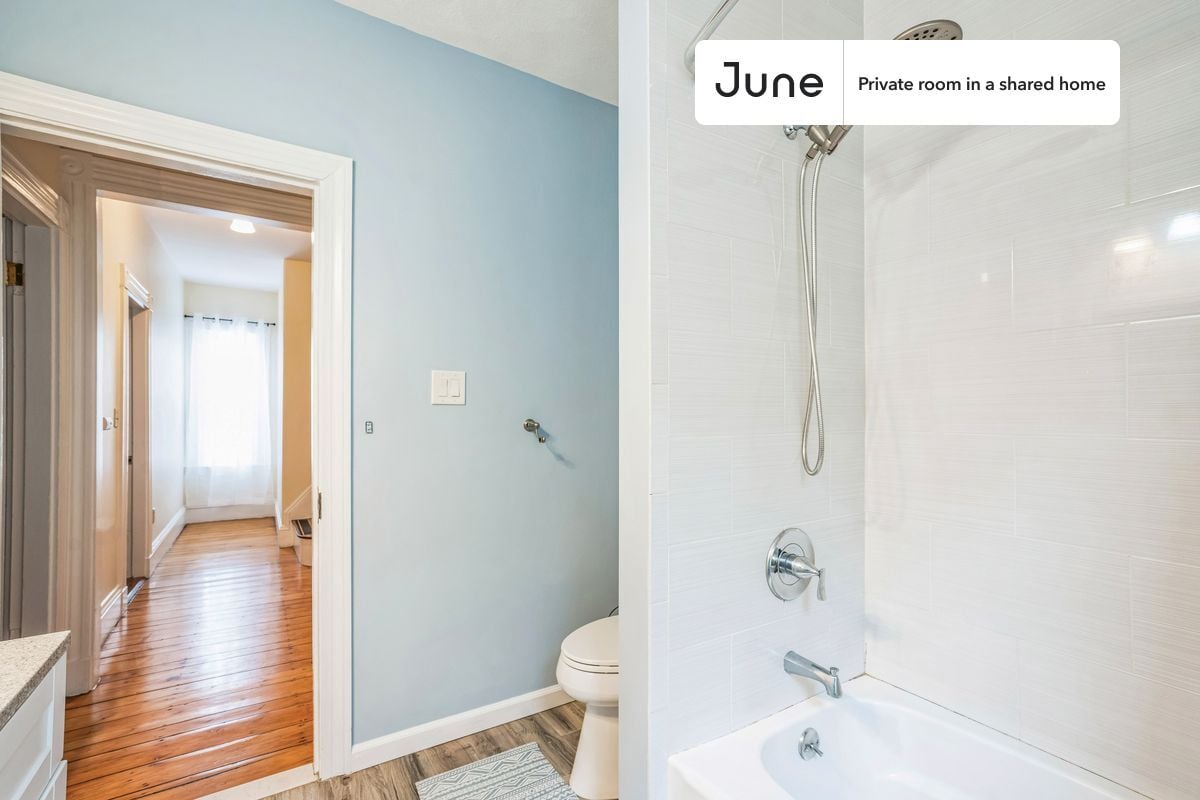 Building Photo - Room in Shared 4 bed/1.5 bath home in Somerville