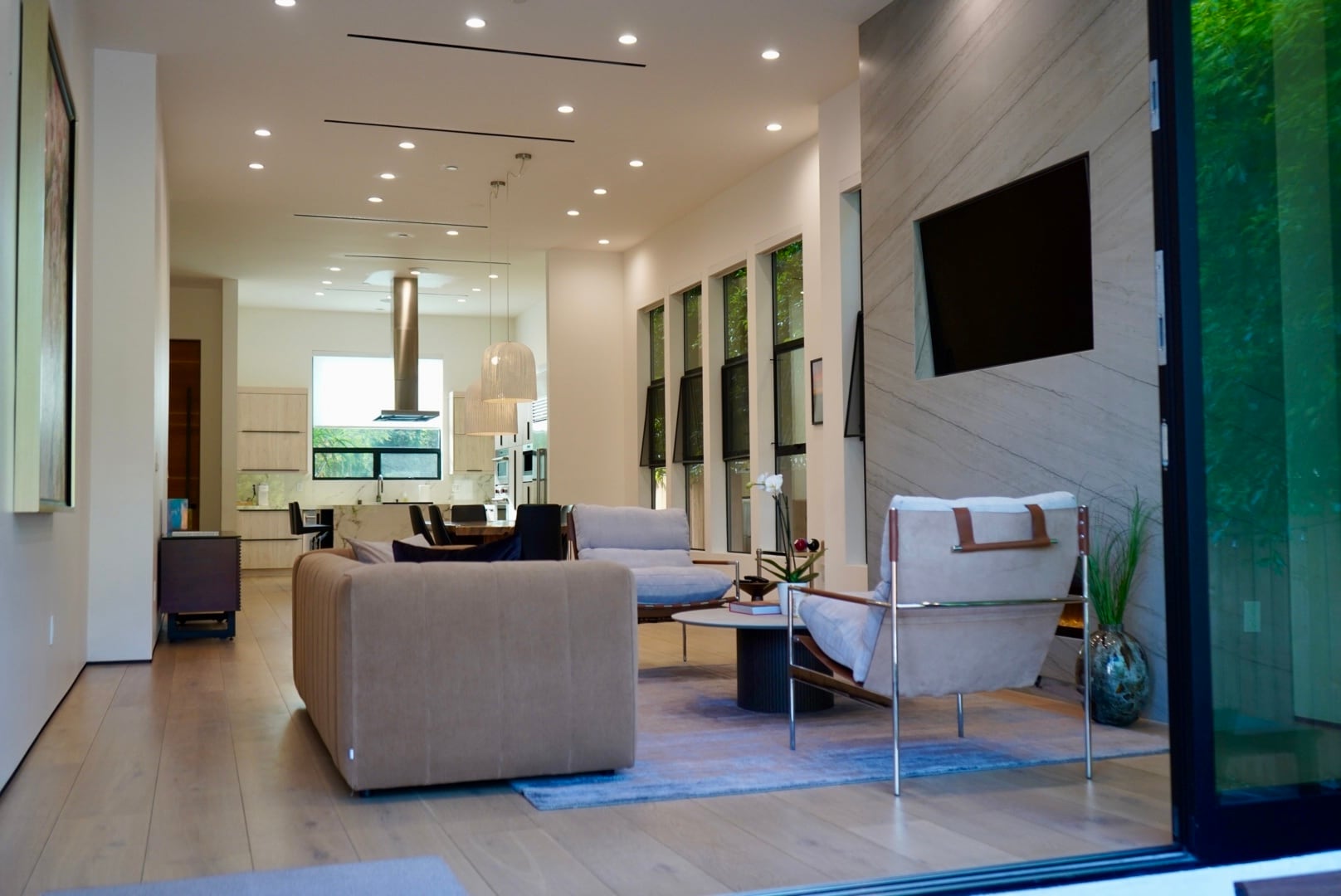 Building Photo - 738 N Sierra Bonita Ave