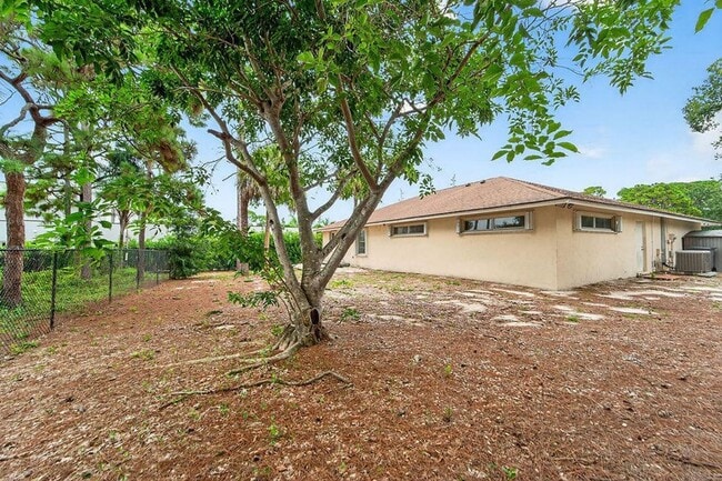 Building Photo - 14965 Palmwood Rd