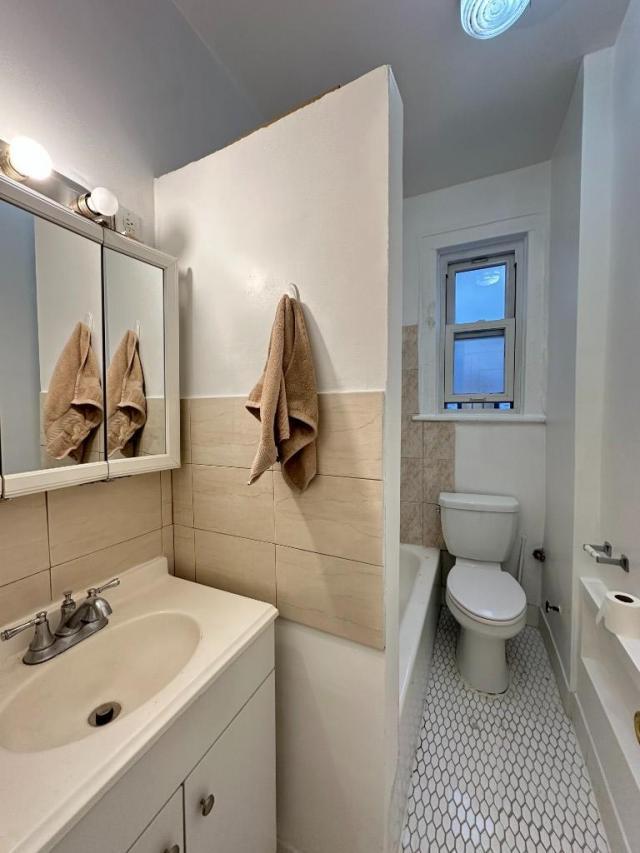 Building Photo - 1 bedroom in SUNNYSIDESunnyside NY 11104