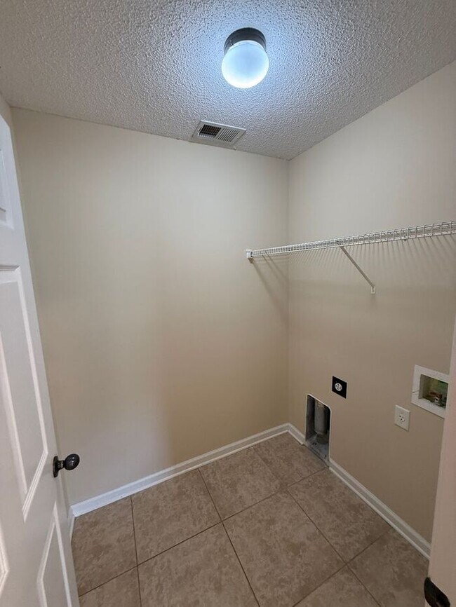 Building Photo - Gated Community - 3 Bedroom 2 Bathroom Cordova Rental Home