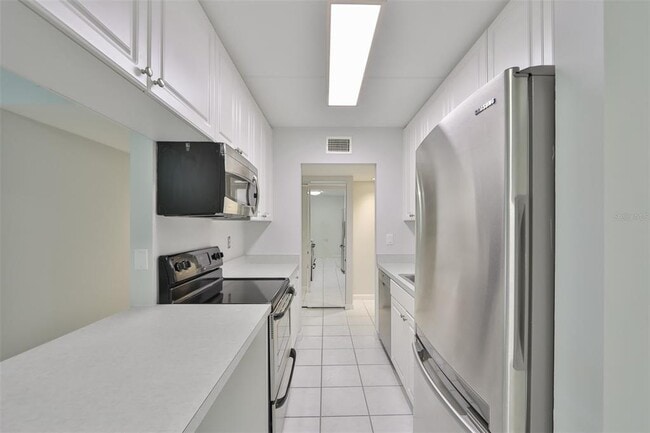 Building Photo - 3325 Bayshore Blvd