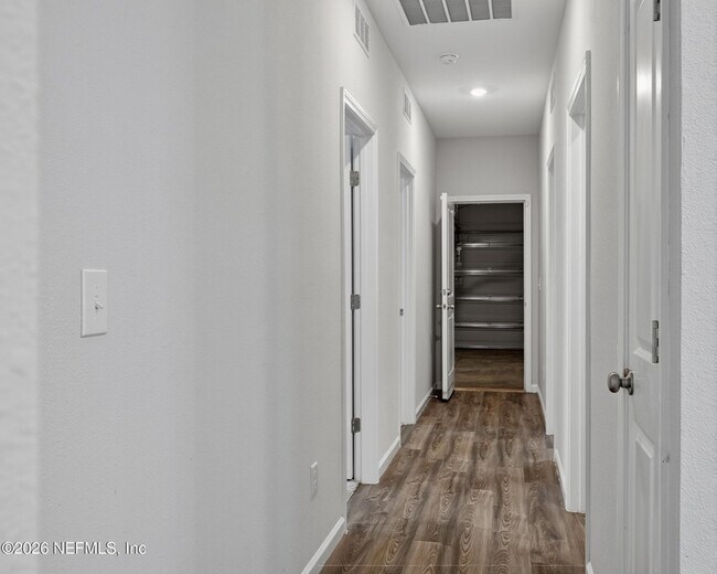 Building Photo - 14757 Cashew Ave