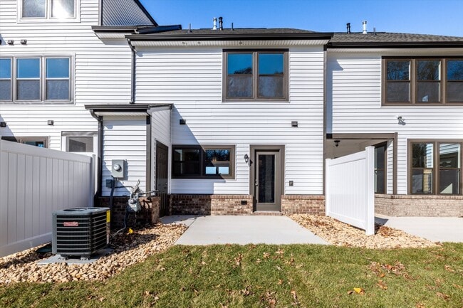 Building Photo - 12205 Dutch Elm Cir