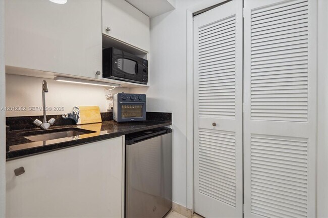 Building Photo - 701 Crandon Blvd