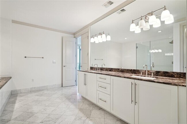 Building Photo - 3344 Peachtree Rd NE