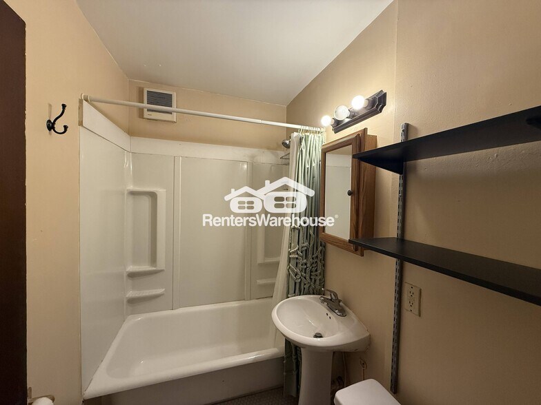 Building Photo - 991 Smith Ave S