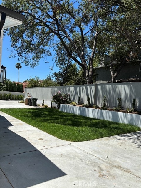 Building Photo - 4832 La Canada Blvd