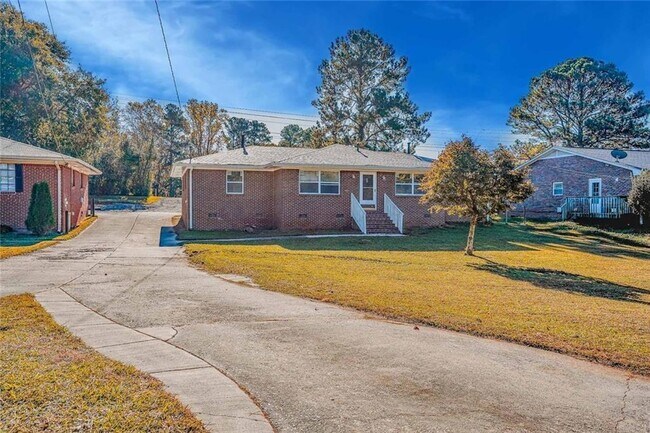 Building Photo - 2877 Whispering Hills Dr