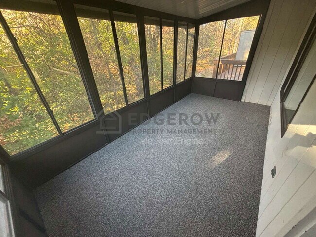 Building Photo - 2726 Sandstone Terrace NE