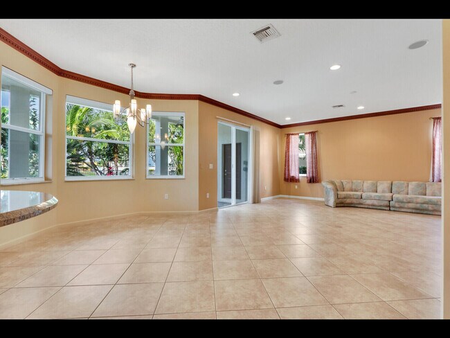 Building Photo - 3043 Hartridge Terrace