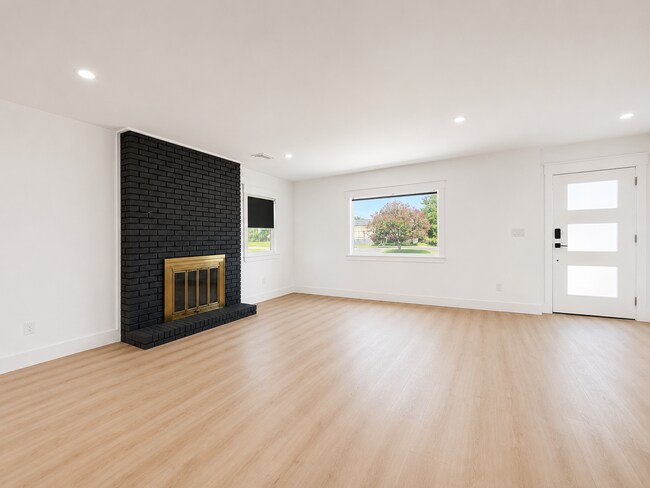 Building Photo - 5419 4th St