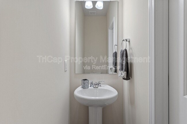 Building Photo - 416 Glen Clova Dr