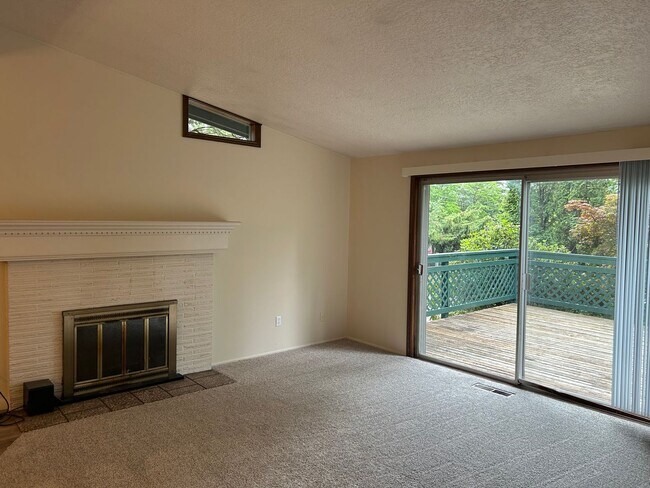 Building Photo - Charming 4 Bed Happy Valley Home