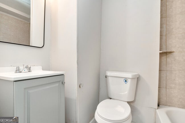 Building Photo - 215 Ollie St NW