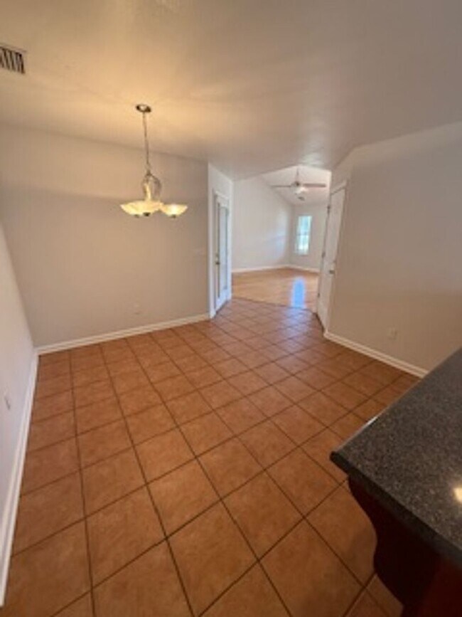 Building Photo - 4556 Deslin Dr
