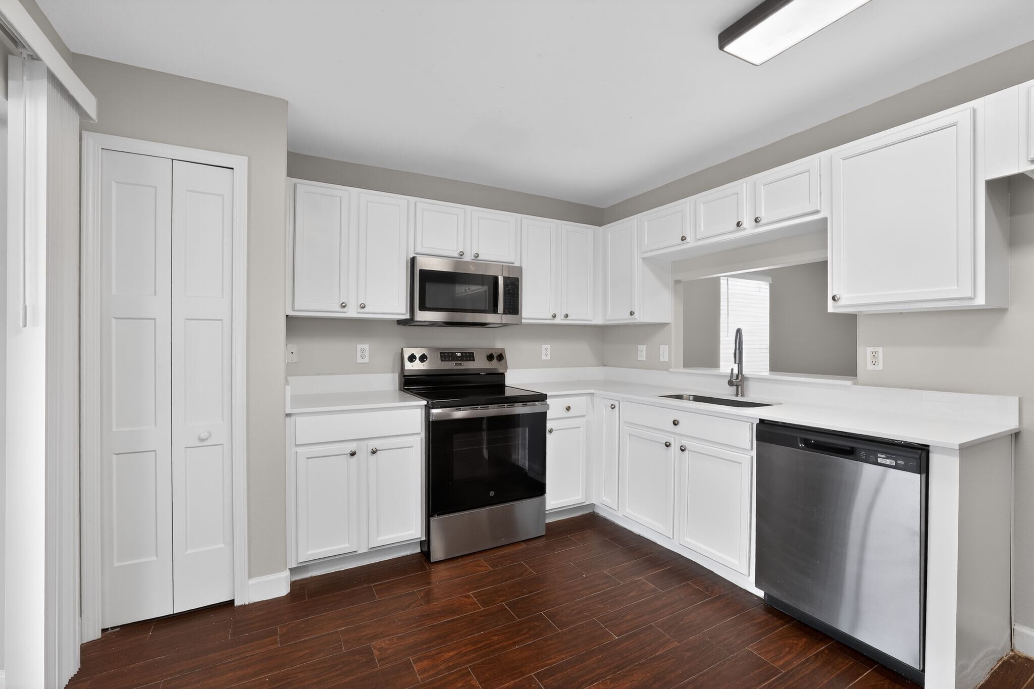 Building Photo - 10629 Shady Preserve Dr