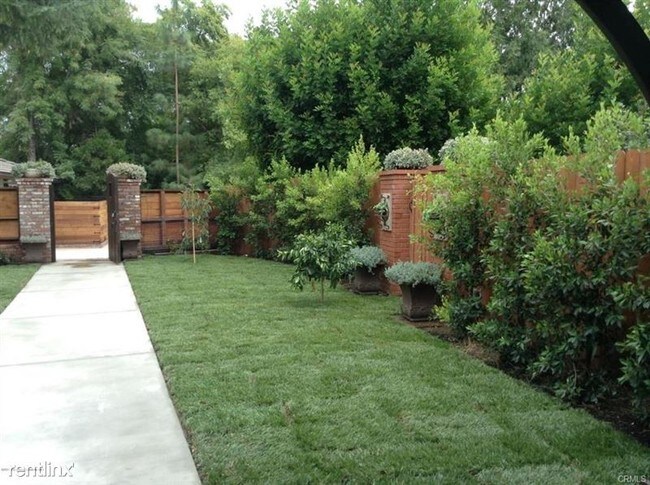 Building Photo - 455 Richmond Rd