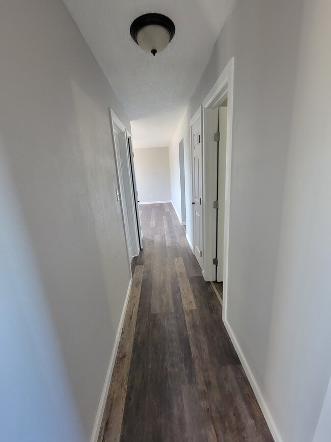 Building Photo - 307 Robins Dr