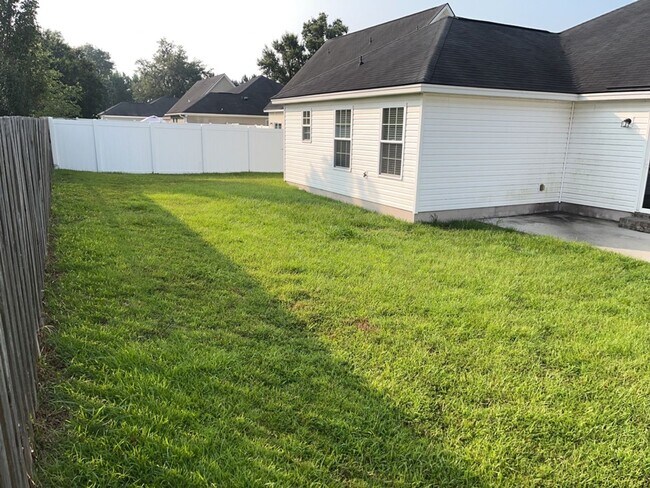 Building Photo - 202 Scarlett Ln