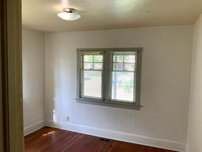 Building Photo - 3 Bedroom in Whiteaker Neighborhood