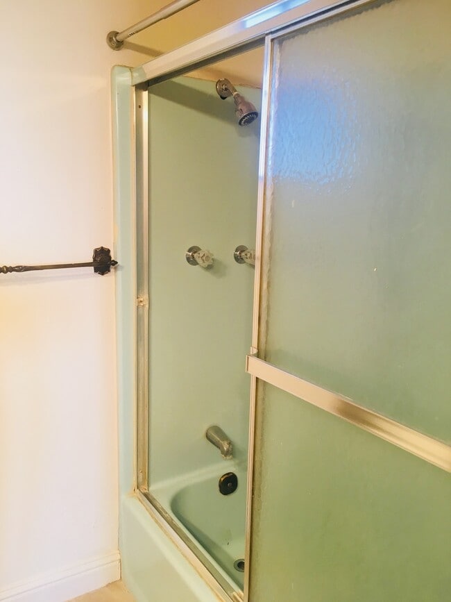 Building Photo - 2-Story Country home!