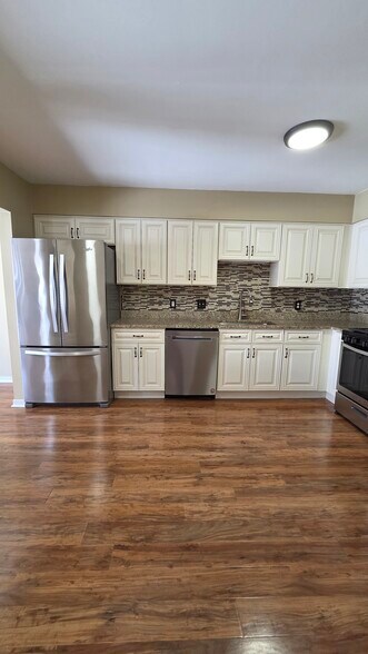 Building Photo - 653 Glasgow Ct