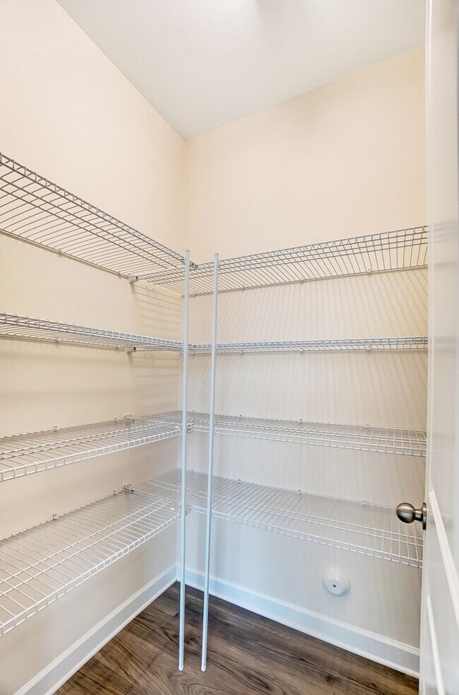 Building Photo - (Coming Soon) 3 Bedroom Townhome in Steele Creek!