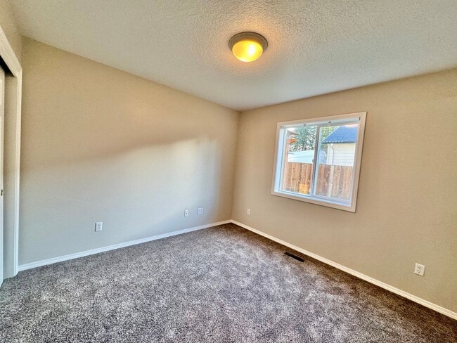 Building Photo - Fantastic Ranch Home in Battleground with ...