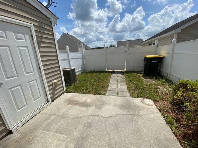 Building Photo - 2 bedroom 2.5 bath Townhome in Godley Park